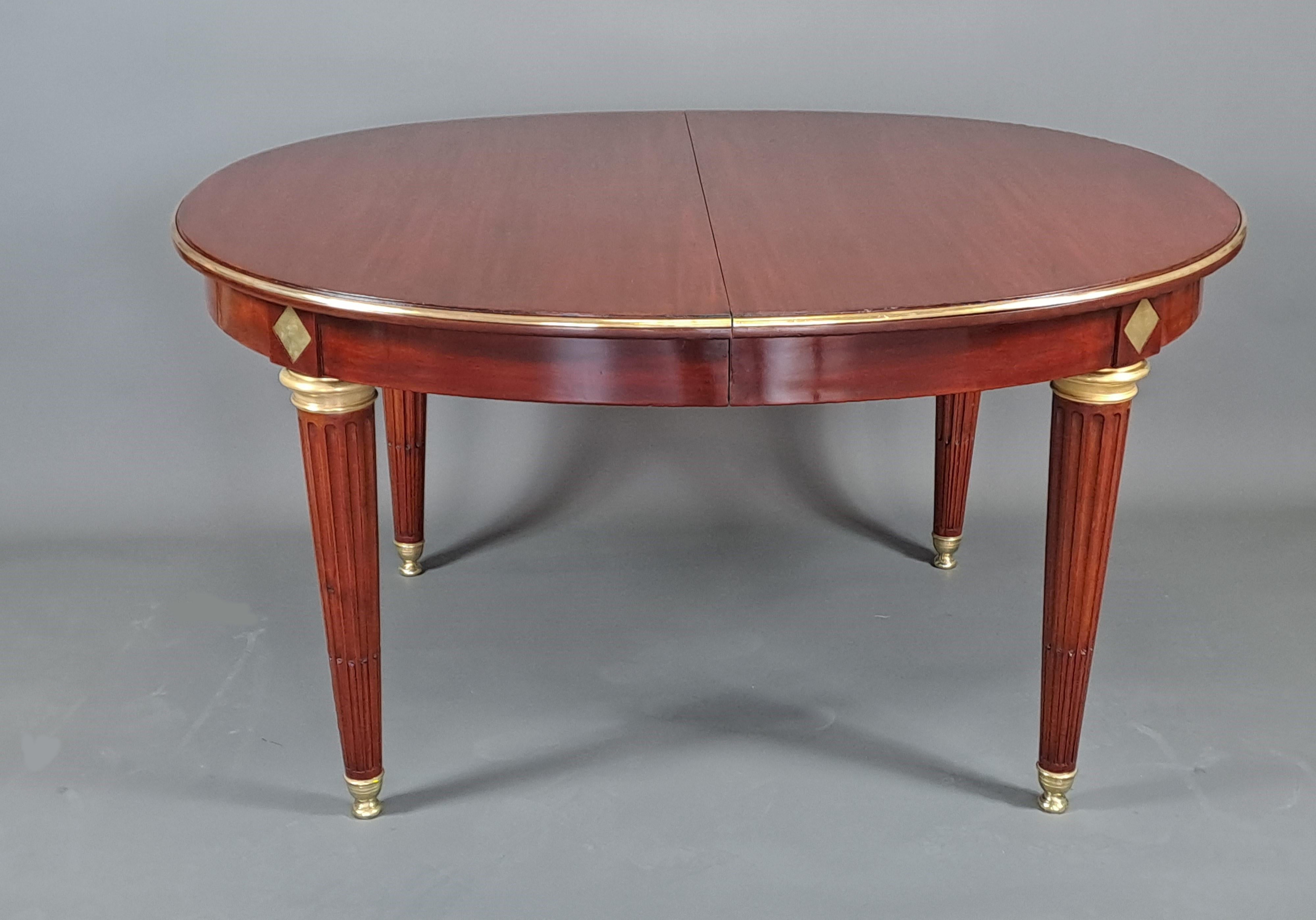 Louis XVI Style Dining Room Table In Mahogany And Gilt Bronze For Sale 2