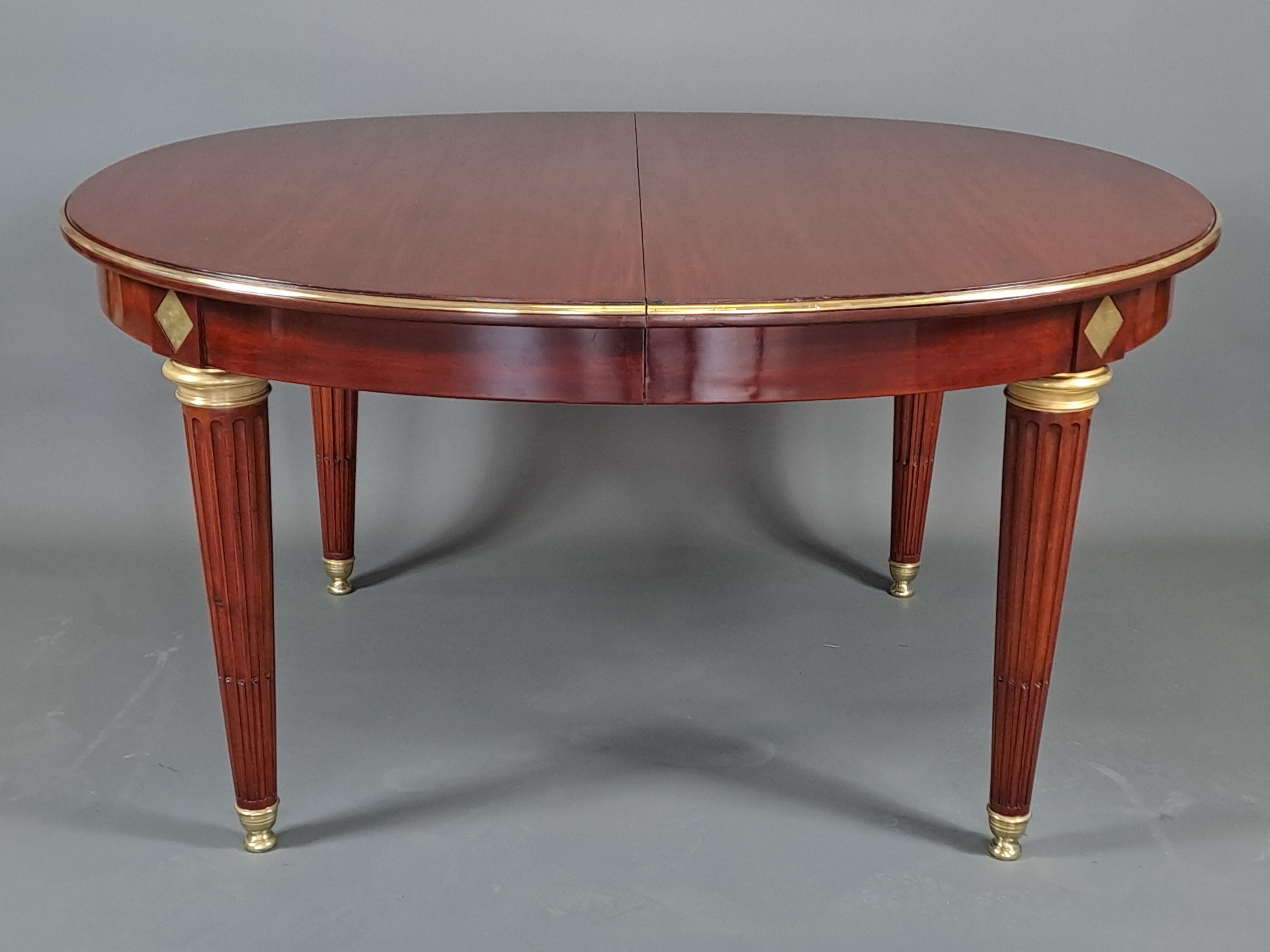 Louis XVI Style Dining Room Table In Mahogany And Gilt Bronze For Sale 3