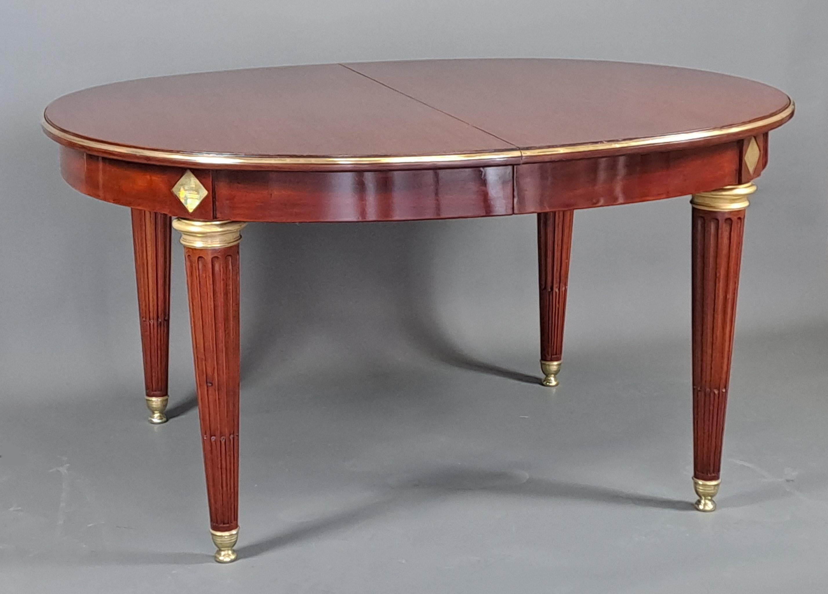 Louis XVI Style Dining Room Table In Mahogany And Gilt Bronze For Sale 4