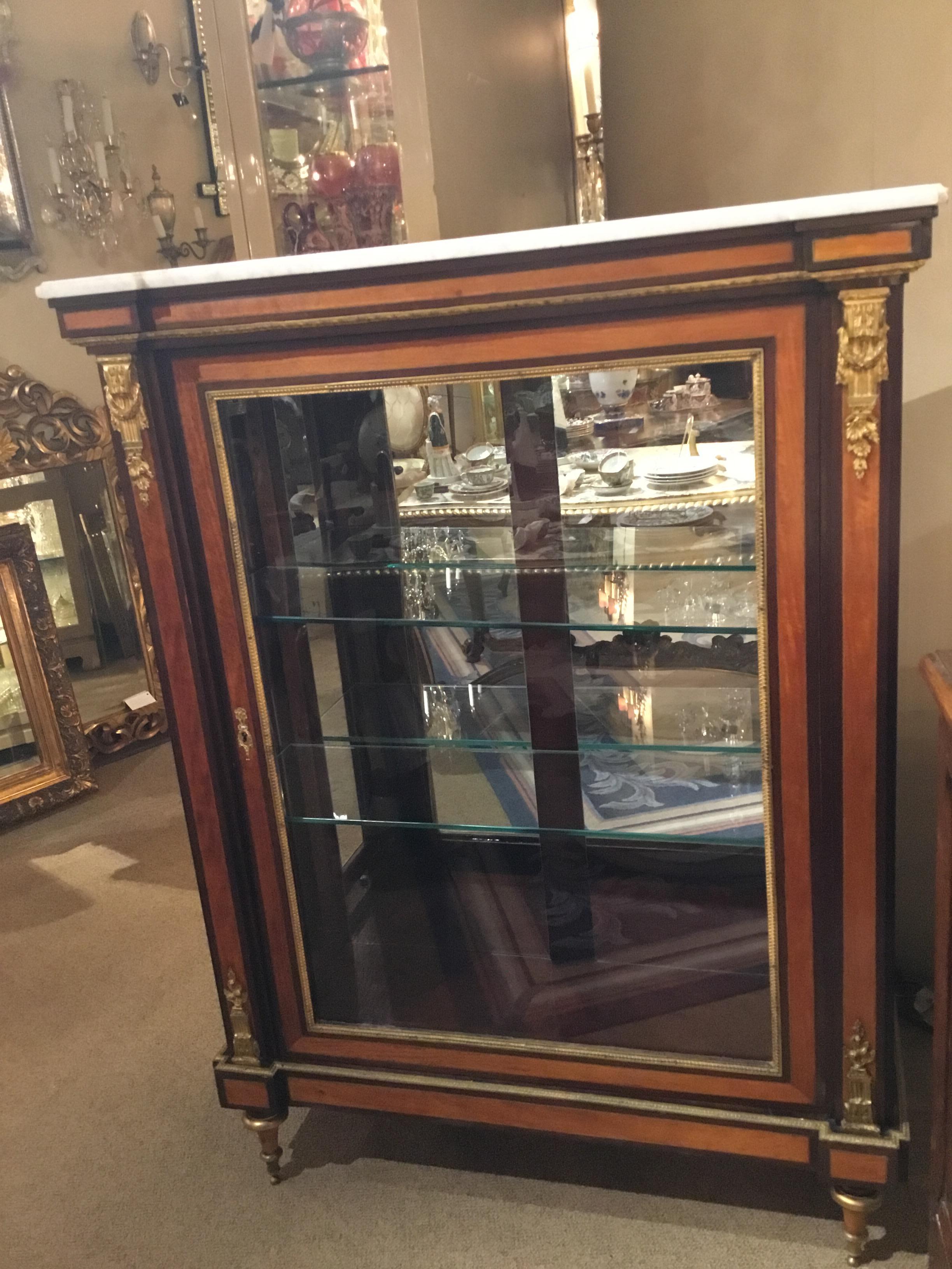 Louis XVI-Style Display/Vitrine Cabinet in Rosewood with Bronze Dore Mounts In Good Condition In Houston, TX