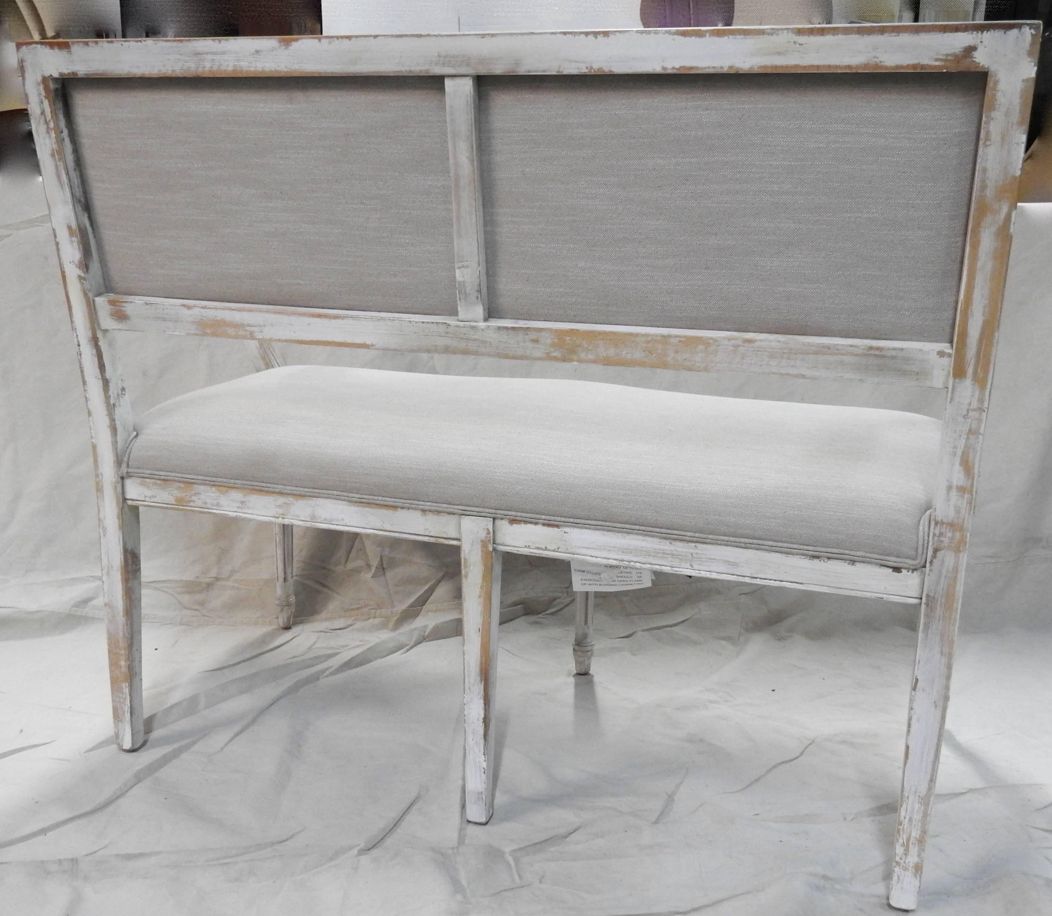 Louis XVI Style Distressed Painted Hall Bench Settee In Good Condition For Sale In Cookeville, TN