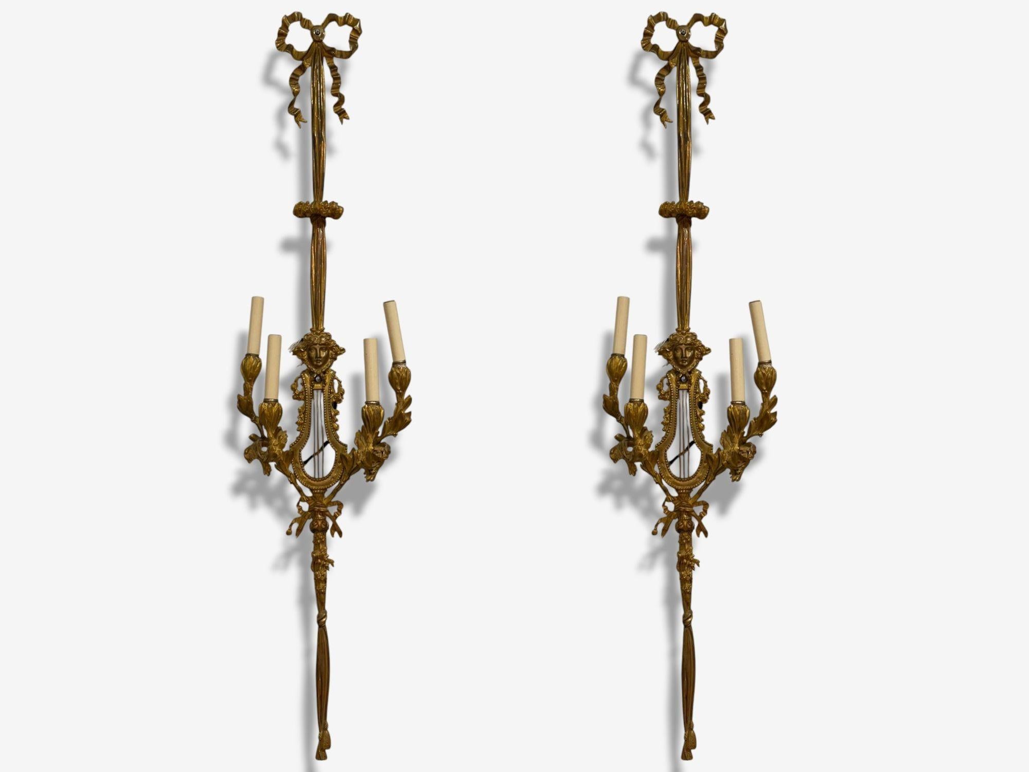 Français Appliques murales monumentales en bronze doré de style Louis XVI, France, C.I.C. en vente