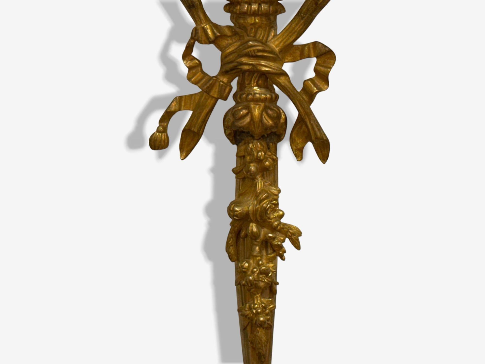 Appliques murales monumentales en bronze doré de style Louis XVI, France, C.I.C. en vente 3