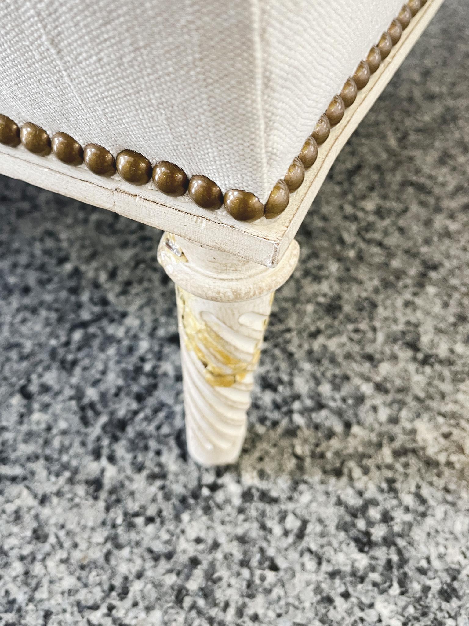 Settee de style Louis XVI en lin blanc écru en vente 4