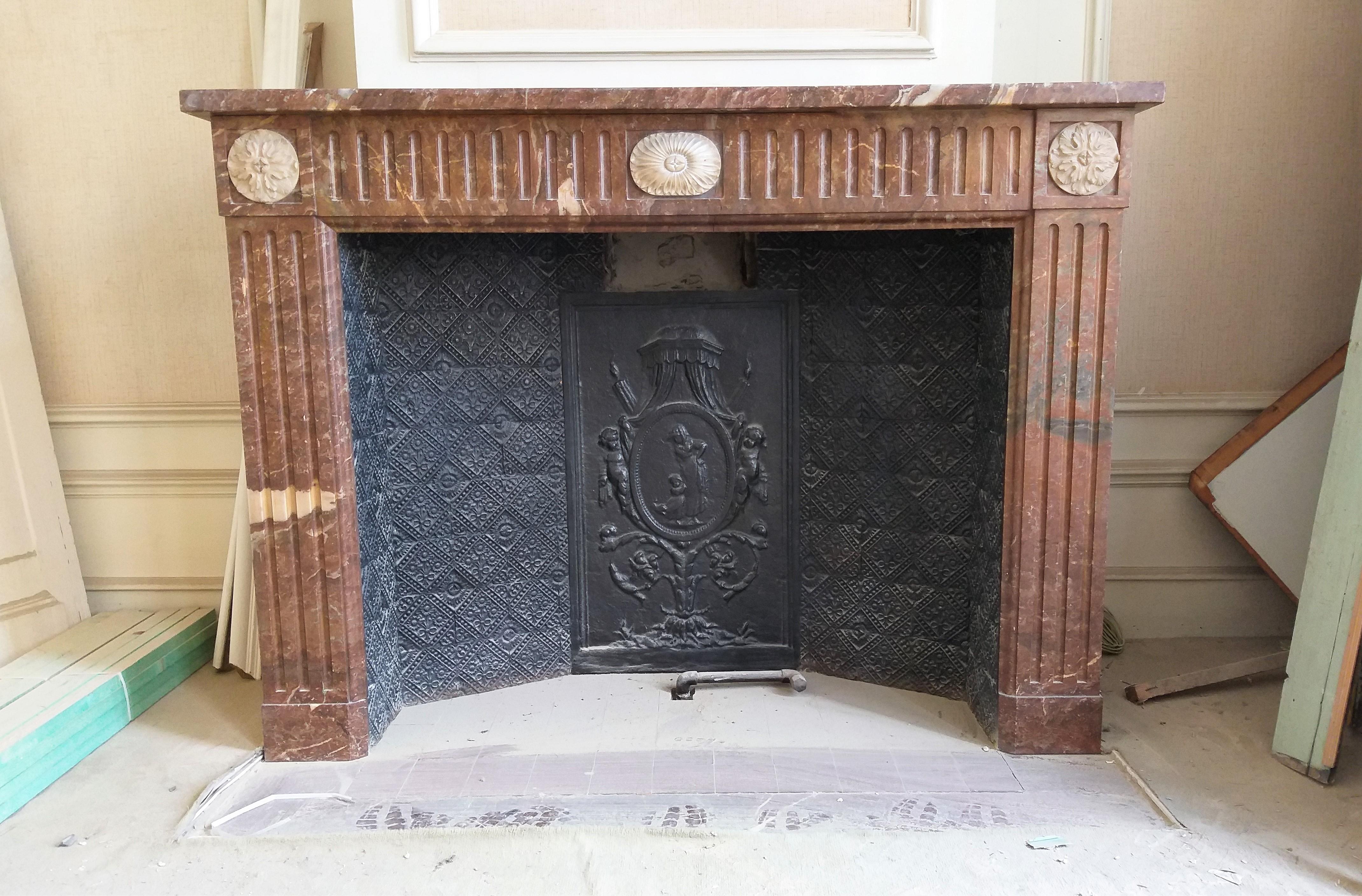 Louis XVI Style Fireplace, Dated 1881, Brussels-Belgium In Good Condition For Sale In Gembloux, BE
