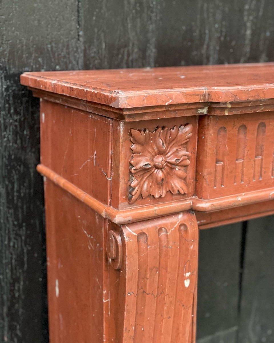 Louis XVI style fireplace in antique red marble, hearth dimensions: 81 x 93 cm.