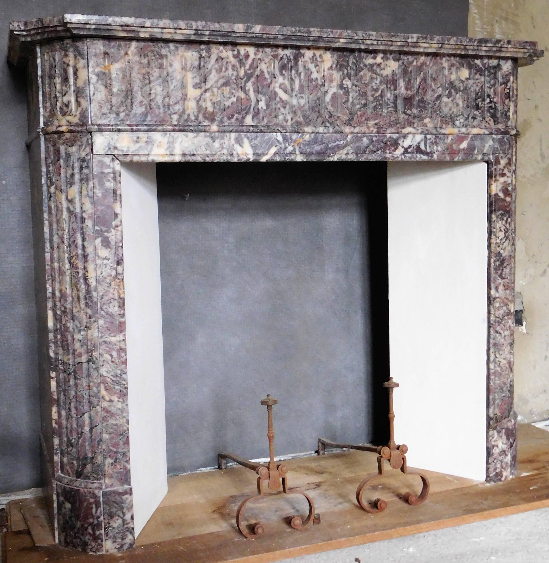 LOUIS XVI Style Fireplace in Brocatelli Marble In Good Condition For Sale In Gembloux, BE