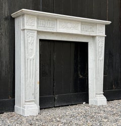 Chimenea estilo Luis XVI de mármol de Carrara, hacia 1880