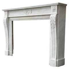 Chimenea de estilo Luis XVI en mármol de Carrara, hacia 1880