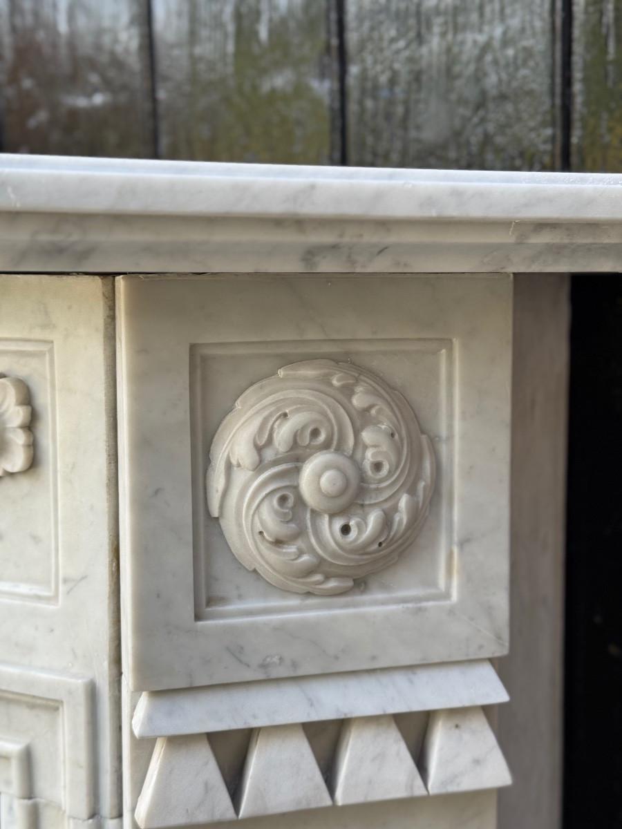 Caminetto in stile Luigi XVI in marmo di Carrara, circa 1880 in vendita 3