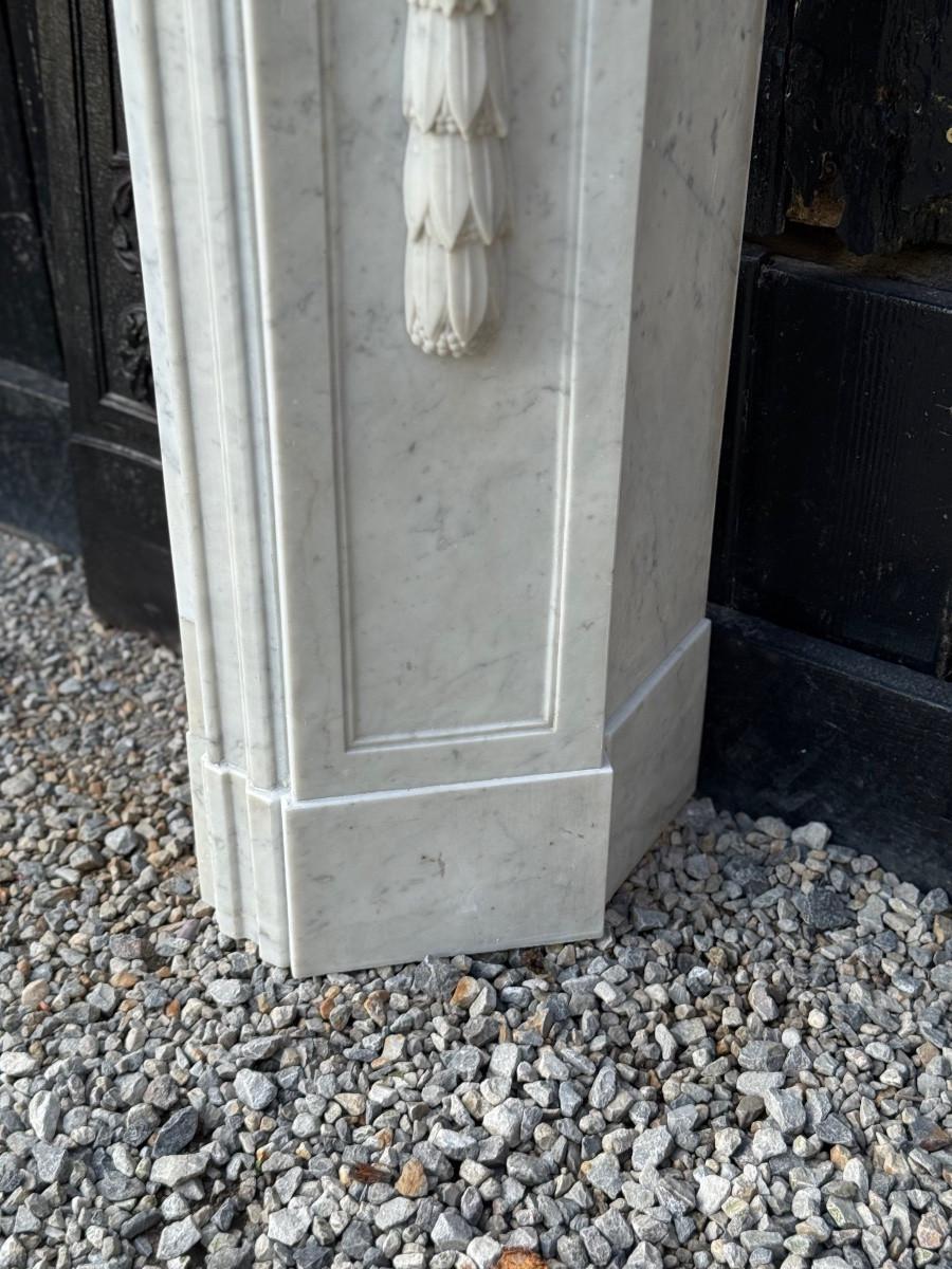 Caminetto in stile Luigi XVI in marmo di Carrara, circa 1880 in vendita 4