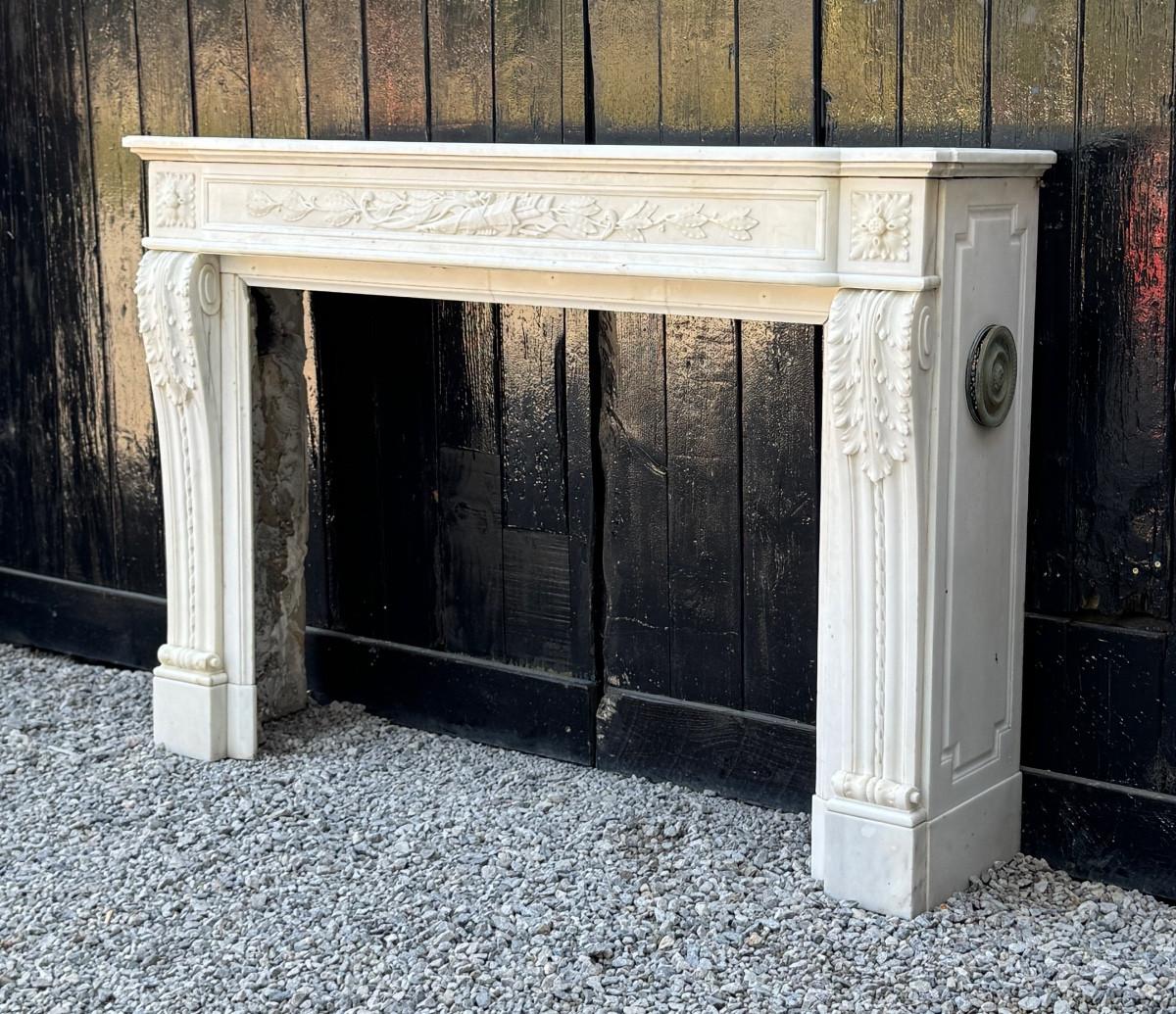 Louis XVI-style fireplace in Carrara marble, circa 1880 en venta 6