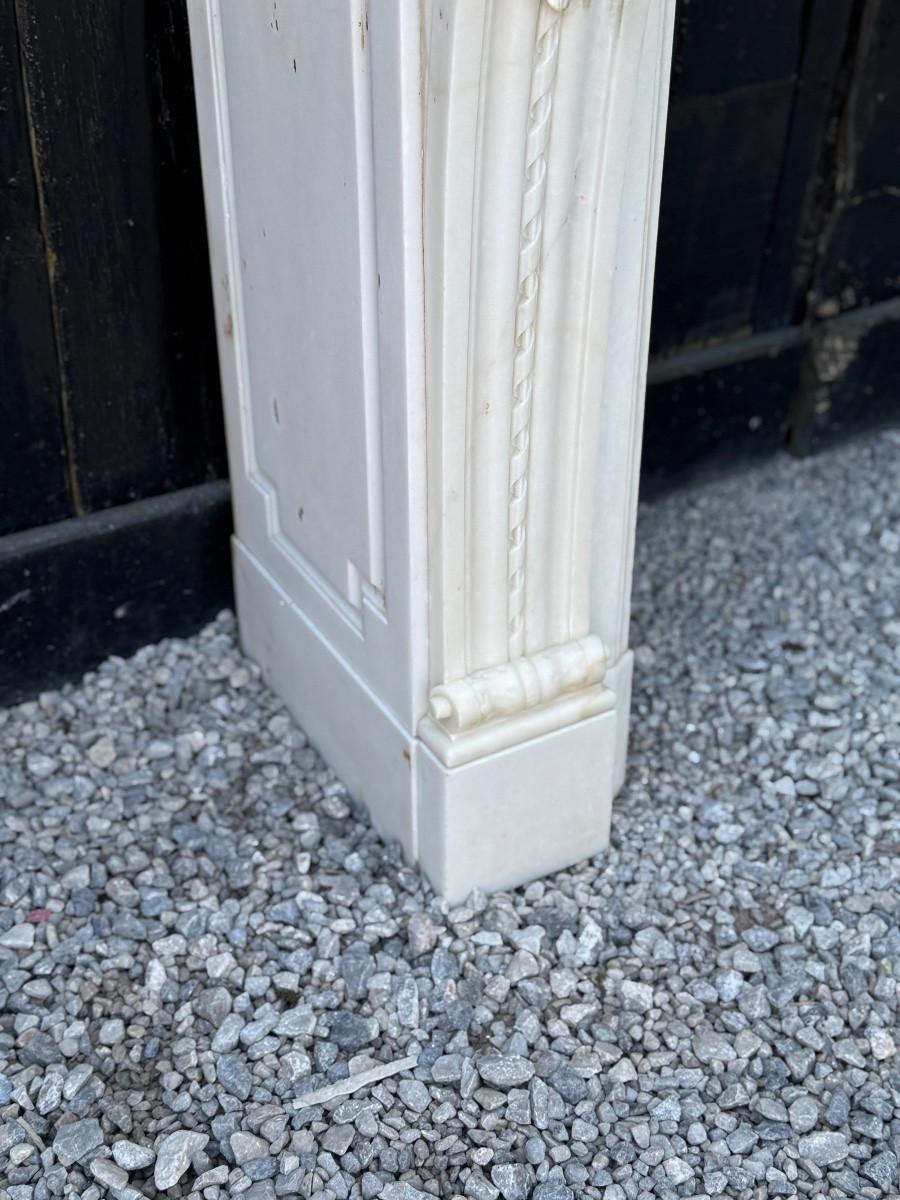 Louis XVI-style fireplace in Carrara marble, circa 1880 Regencia en venta