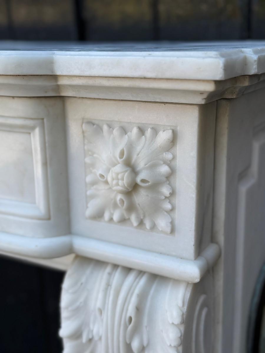 Louis XVI-style fireplace in Carrara marble, circa 1880 en Bueno estado para la venta en Honnelles, WHT