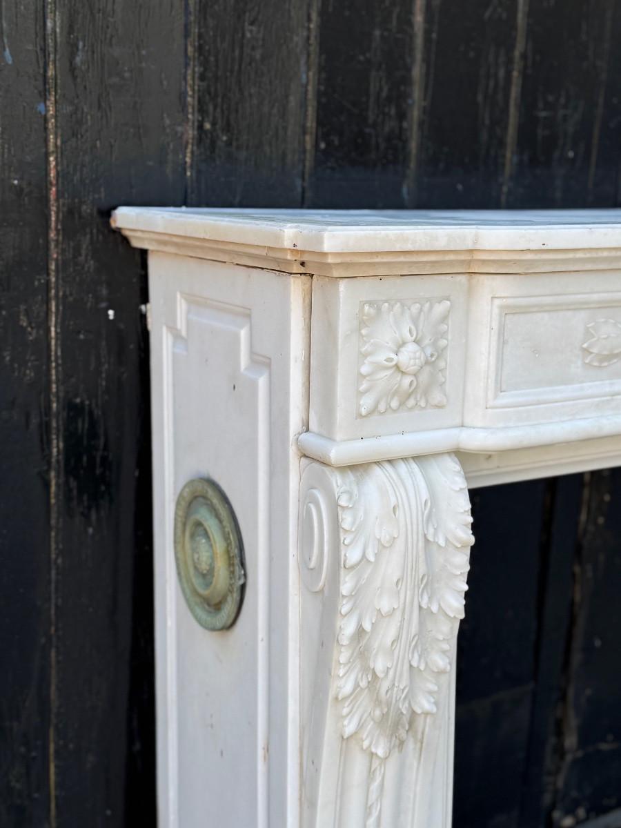 Louis XVI-style fireplace in Carrara marble, circa 1880 en venta 1
