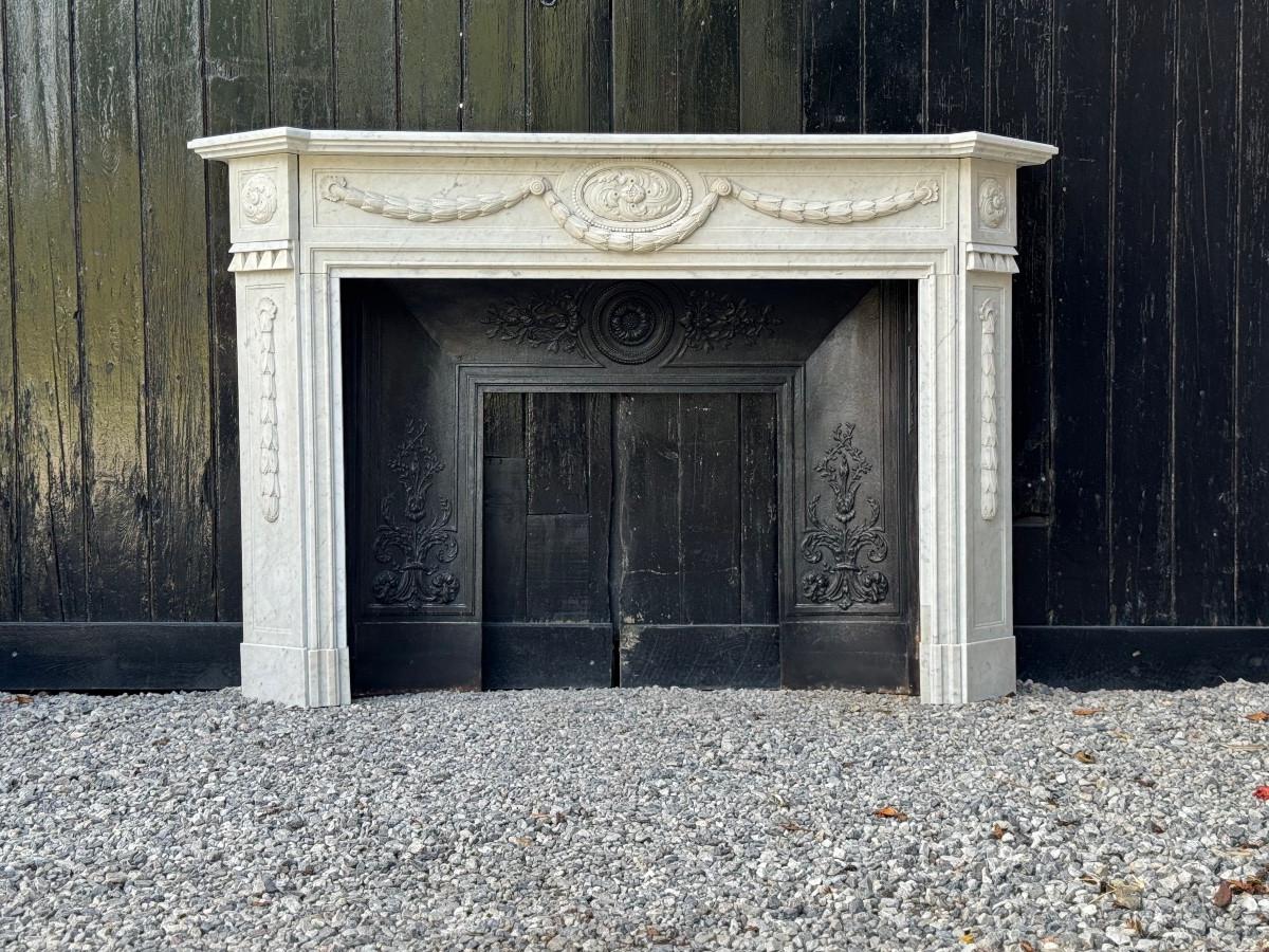 Caminetto in stile Luigi XVI in marmo di Carrara, circa 1880 in vendita 1