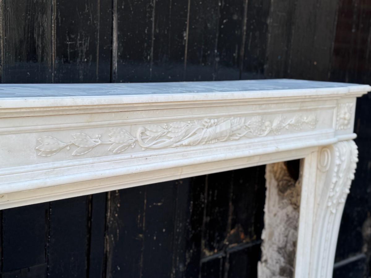 Louis XVI-style fireplace in Carrara marble, circa 1880 en venta 2