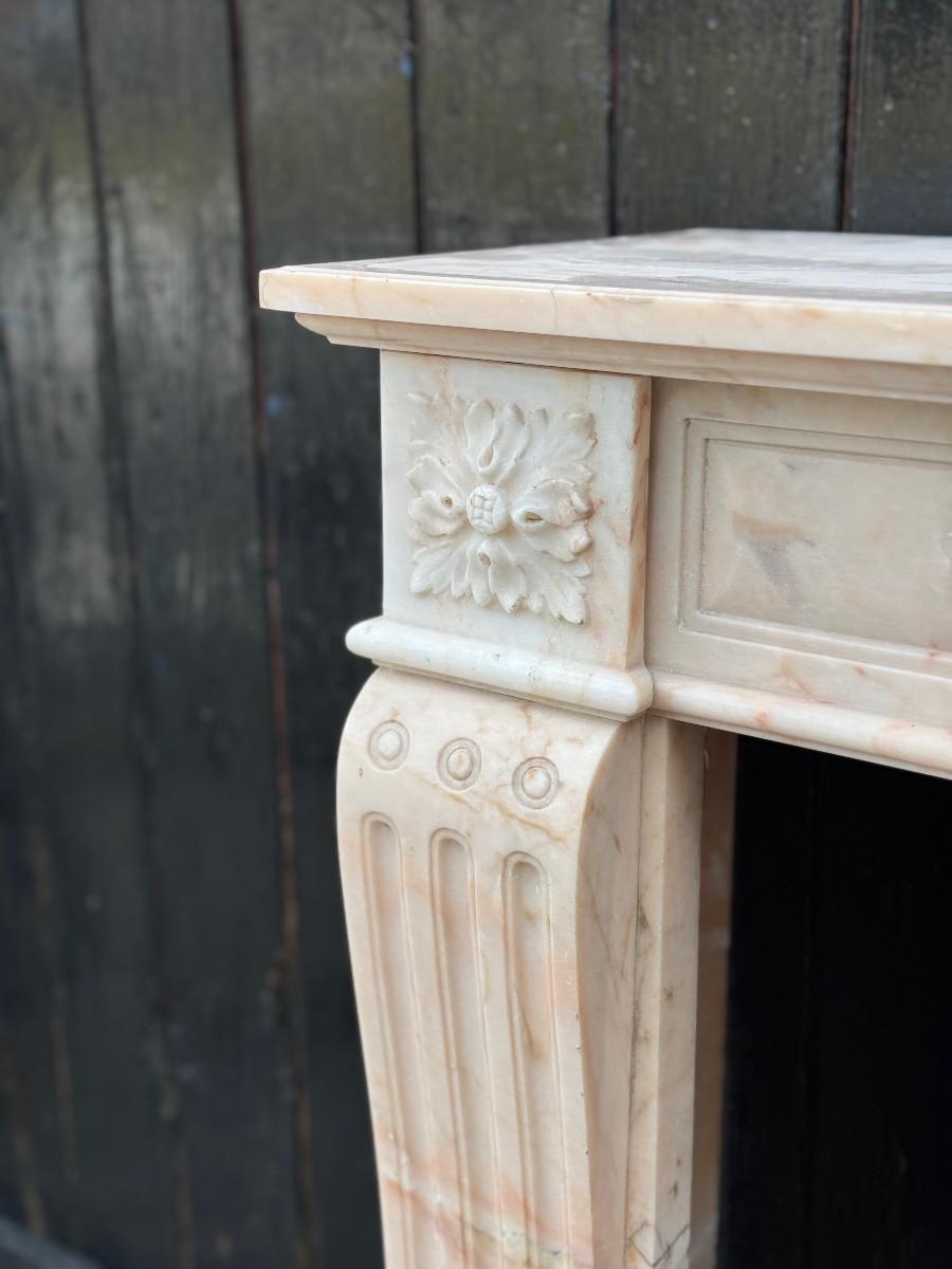 Louis XIV Louis XVI style fireplace in pink marble, circa 1920 For Sale