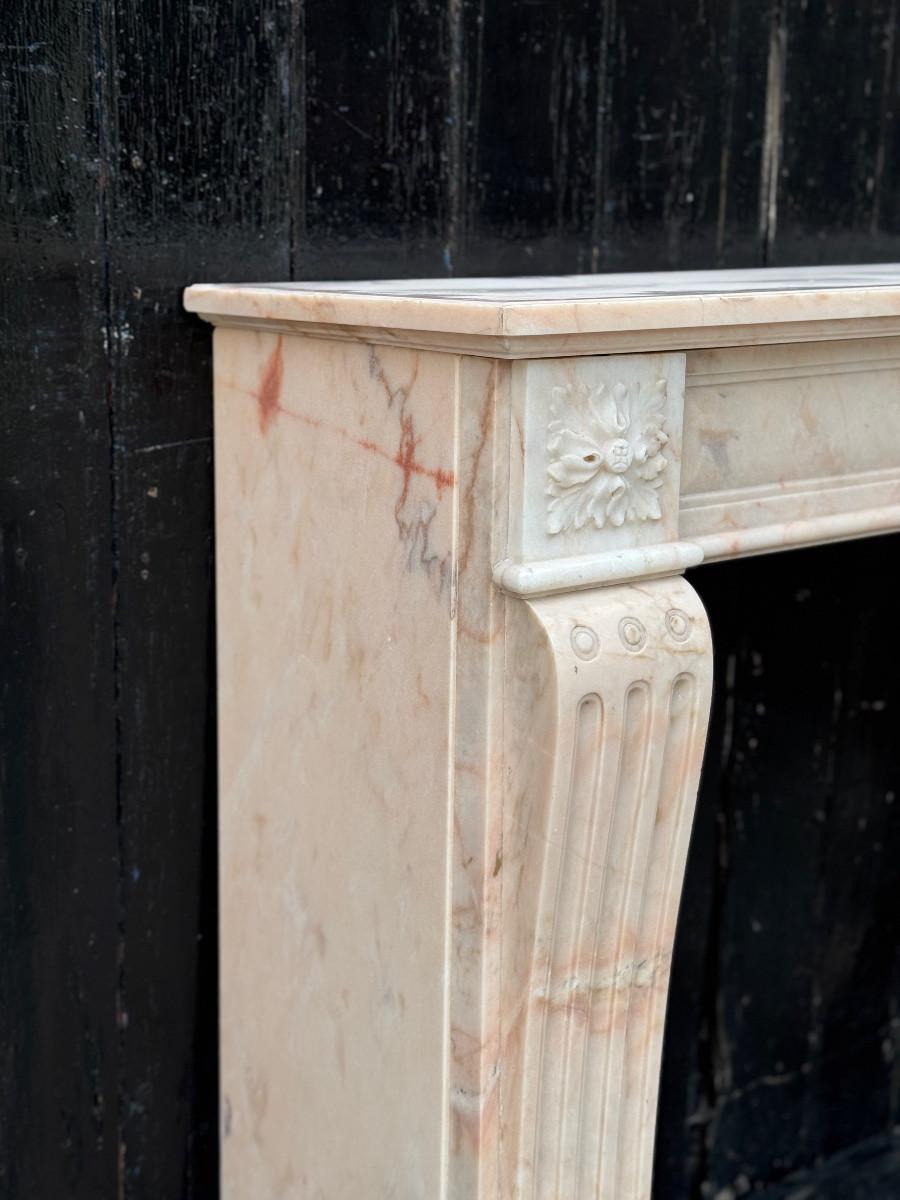 French Louis XVI style fireplace in pink marble, circa 1920 For Sale