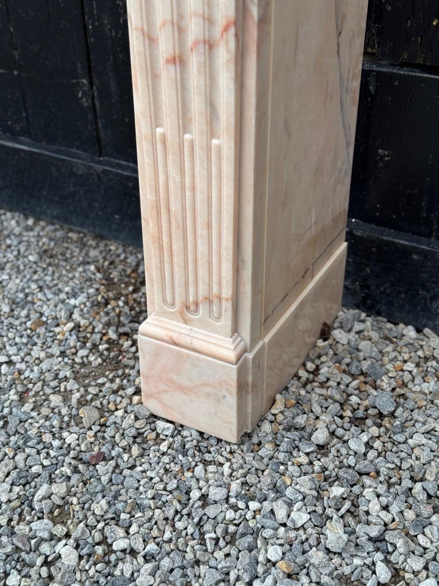 Louis XVI style fireplace in pink marble, circa 1920 For Sale 1