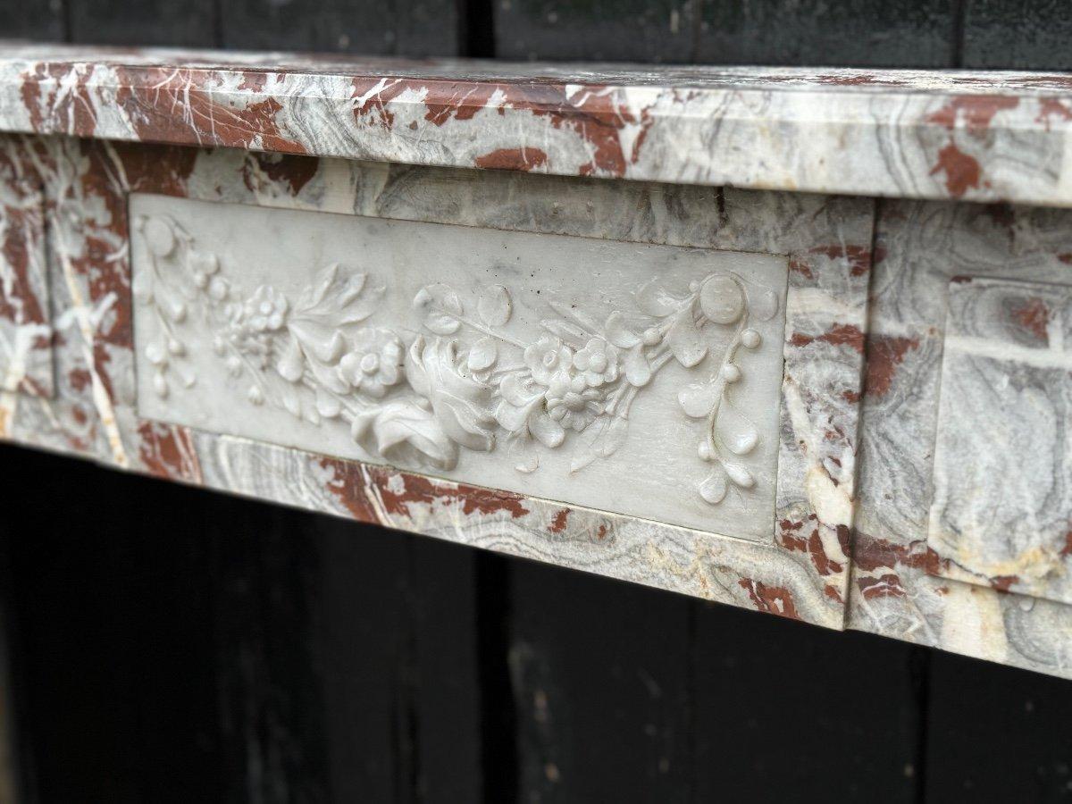 Kamin im Louis-XVI.-Stil aus königlichem rotem und weißem Carrara-Marmor, um 1900 (20. Jahrhundert) im Angebot
