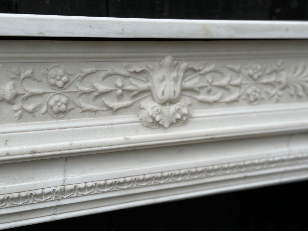 Chimenea estilo Luis XVI en mármol blanco estatuario Circa 1880 en venta 4