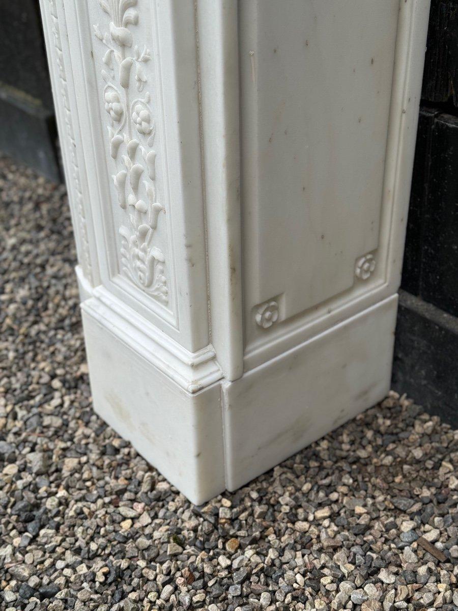 Chimenea estilo Luis XVI en mármol blanco estatuario Circa 1880 en venta 6
