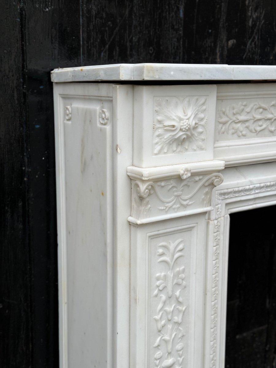 Chimenea estilo Luis XVI en mármol blanco estatuario Circa 1880 Francés en venta