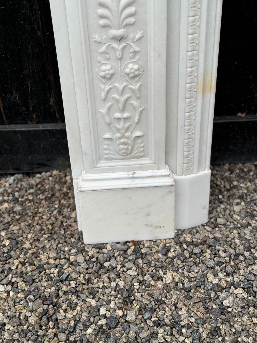 Chimenea estilo Luis XVI en mármol blanco estatuario Circa 1880 siglo XIX en venta