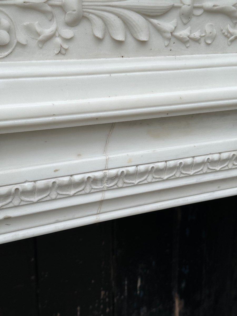 Chimenea estilo Luis XVI en mármol blanco estatuario Circa 1880 en venta 2
