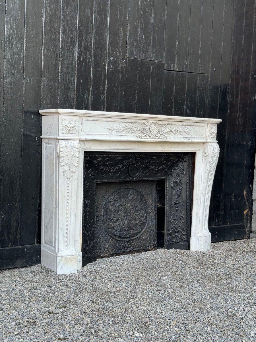 Kamin im Louis-XVI.-Stil aus weißem Carrara-Marmor, um 1880 im Angebot 4