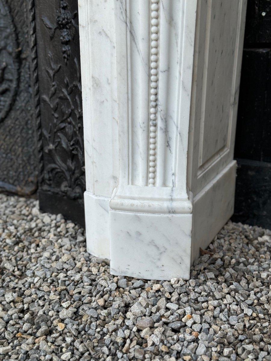 Kamin im Louis-XVI.-Stil aus weißem Carrara-Marmor, um 1880 (Louis XVI.) im Angebot