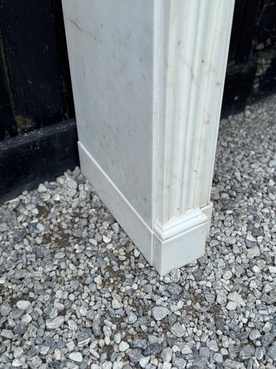 French Louis XVI style fireplace in white Carrara marble, circa 1880 For Sale