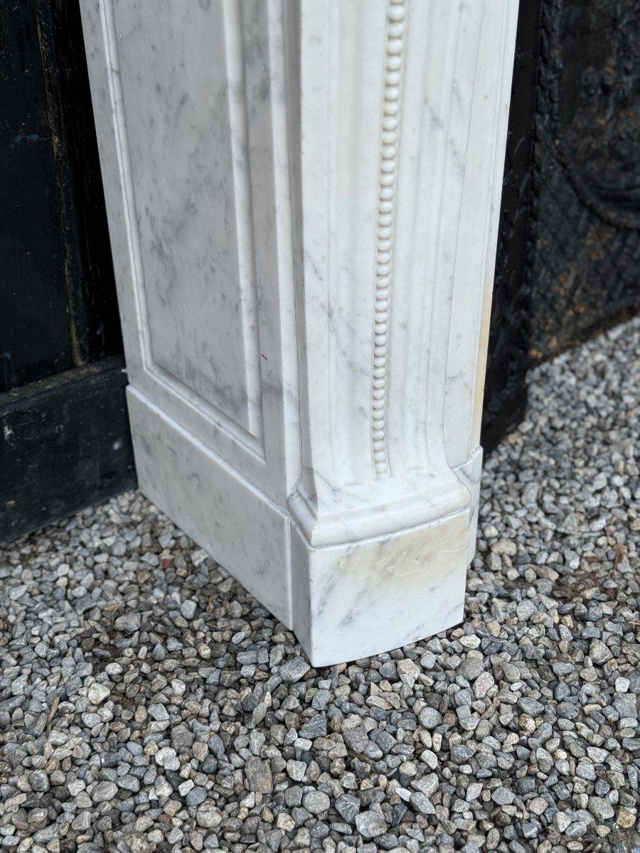 Kamin im Louis-XVI.-Stil aus weißem Carrara-Marmor, um 1880 (Eisen) im Angebot
