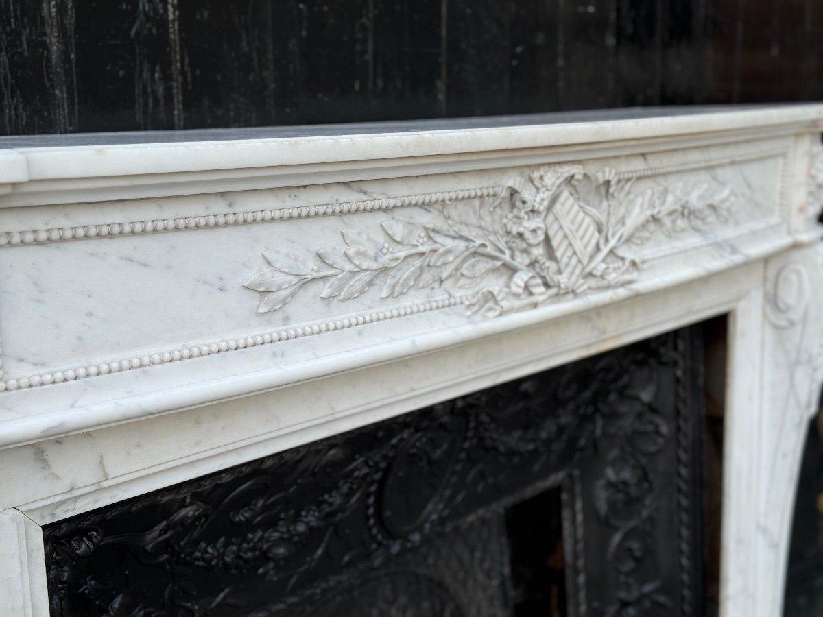 Louis XVI Style Fireplace In White Carrara Marble Circa 1880 For Sale 2