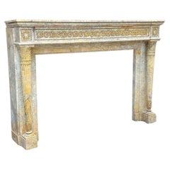 Cheminée de style Louis XVI en marbre jaune de Sienne et bronze doré