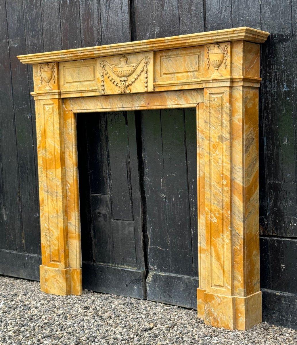 Kamin im Louis-XVI.-Stil aus gelbem Siena-Marmor, um 1880 im Angebot 5