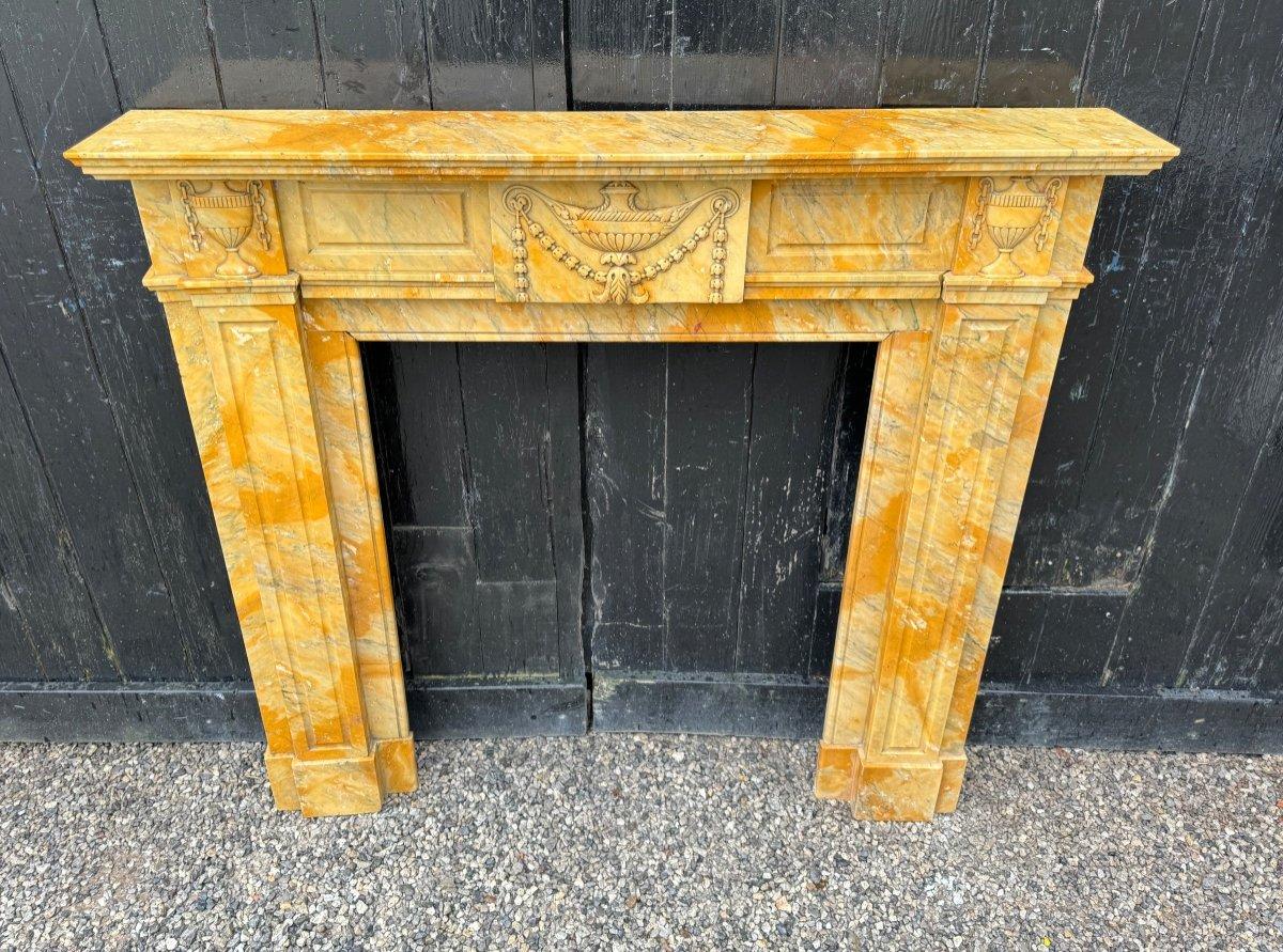 Kamin im Louis-XVI.-Stil aus gelbem Siena-Marmor, um 1880 im Angebot 3