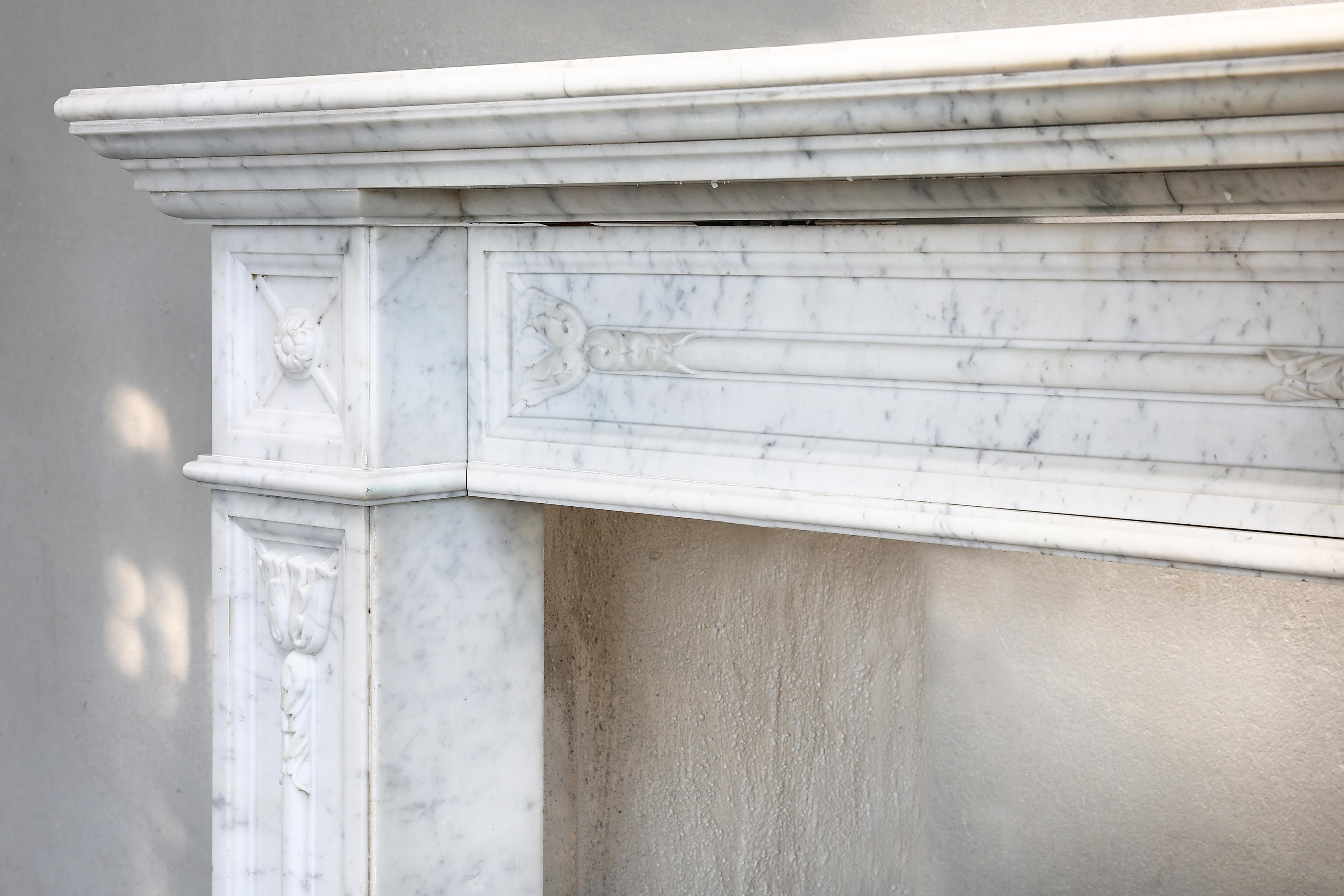 Louis XVI Style Fireplace of Arabescato Marble from the 19th Century For Sale 2