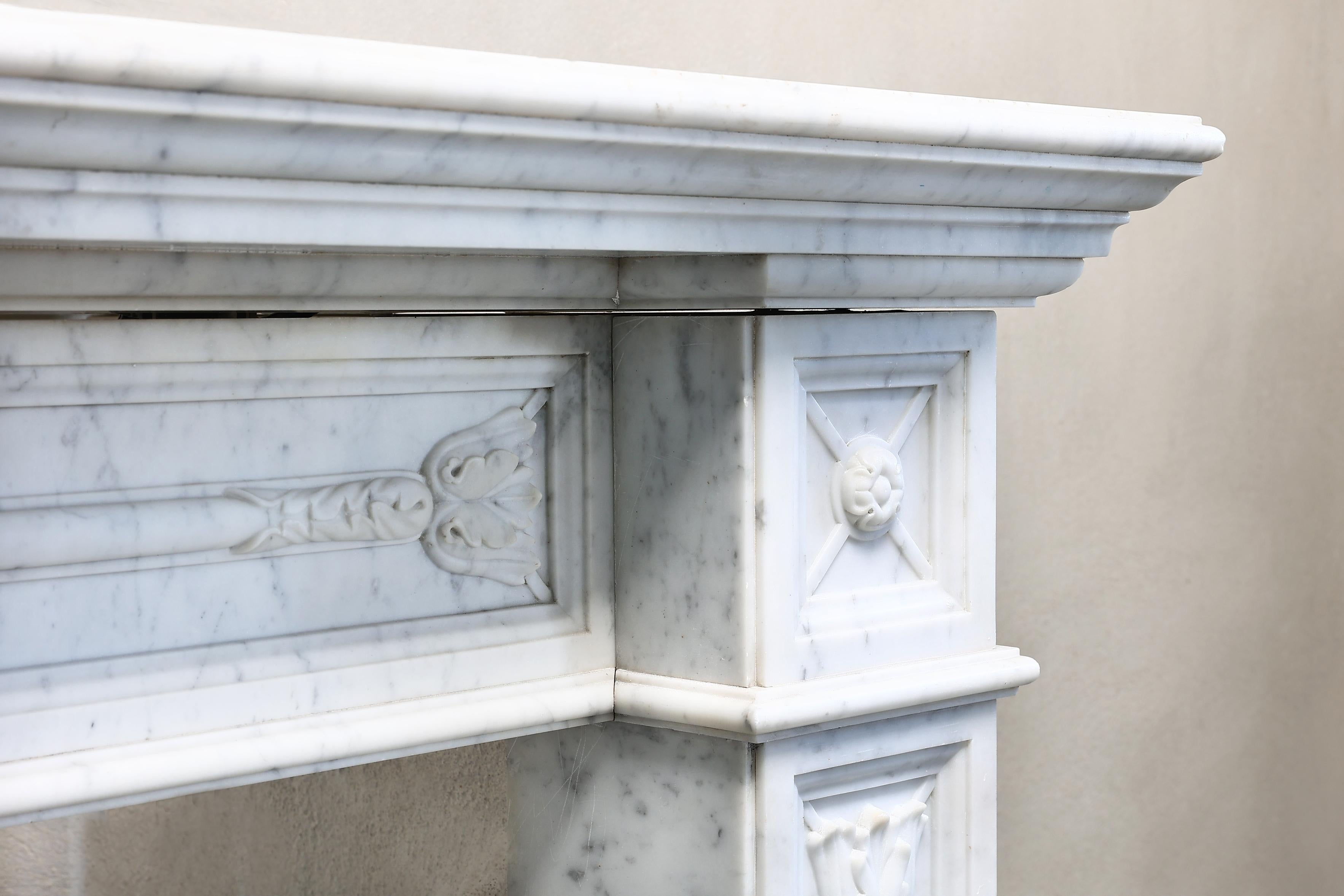 Louis XVI Style Fireplace of Arabescato Marble from the 19th Century For Sale 3