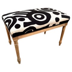 Style Louis XVI  Tabouret Banc Sculpté en Bois Lavé Blanc Noir Pierre Frey