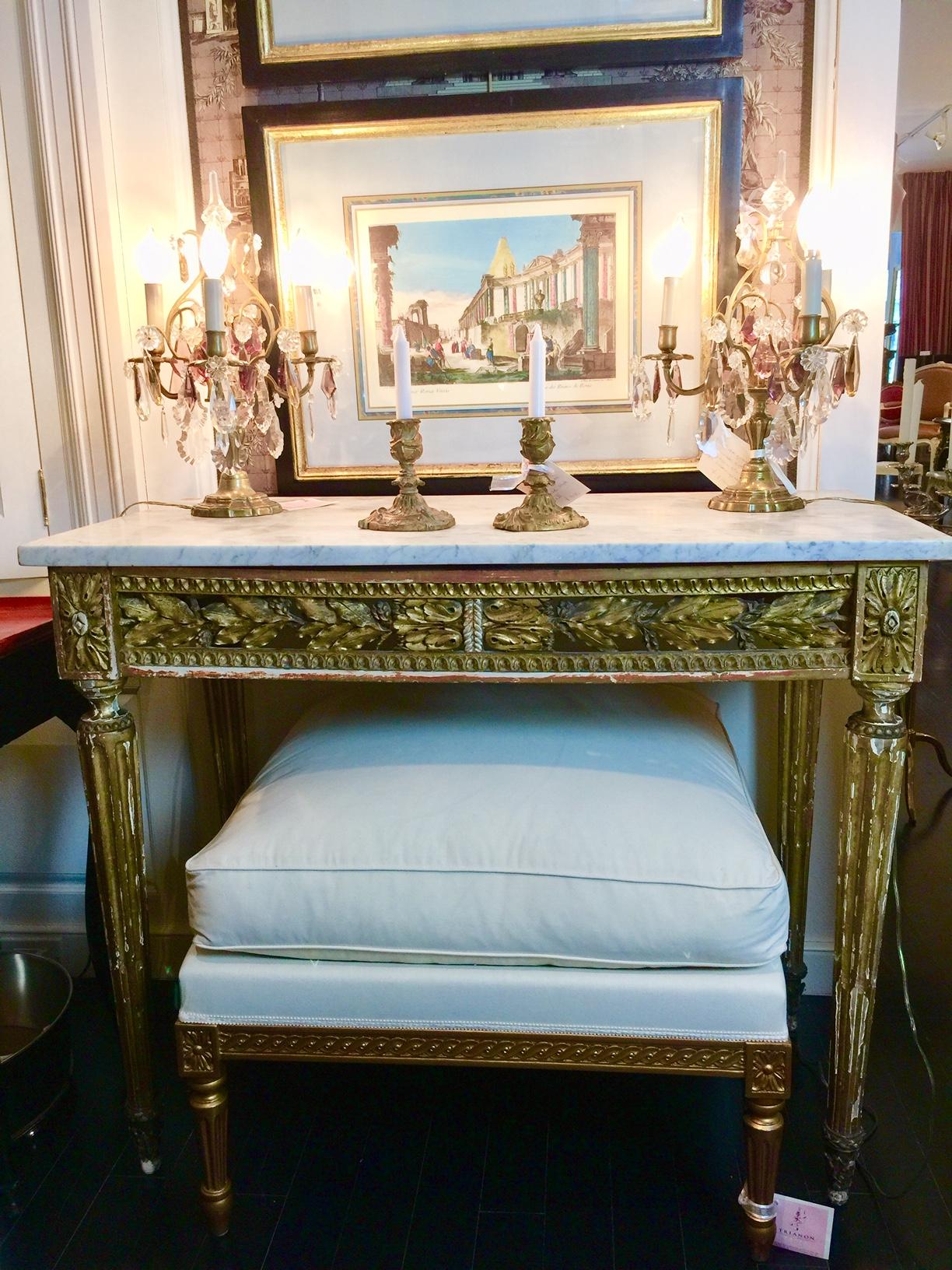 Französischer Fußhocker im Louis-XVI.-Stil aus vergoldetem Gold im Zustand „Hervorragend“ im Angebot in Montreal, Quebec