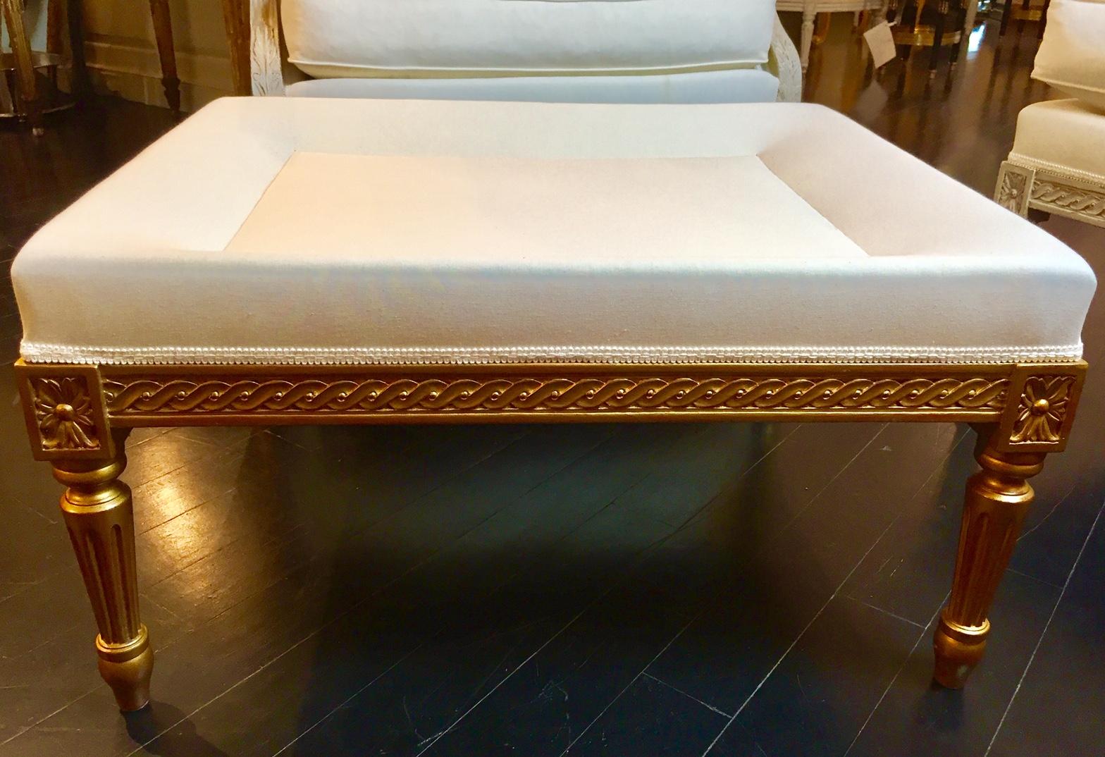 French Louis XVI Style Footstool Gilt Gold In Excellent Condition For Sale In Montreal, Quebec