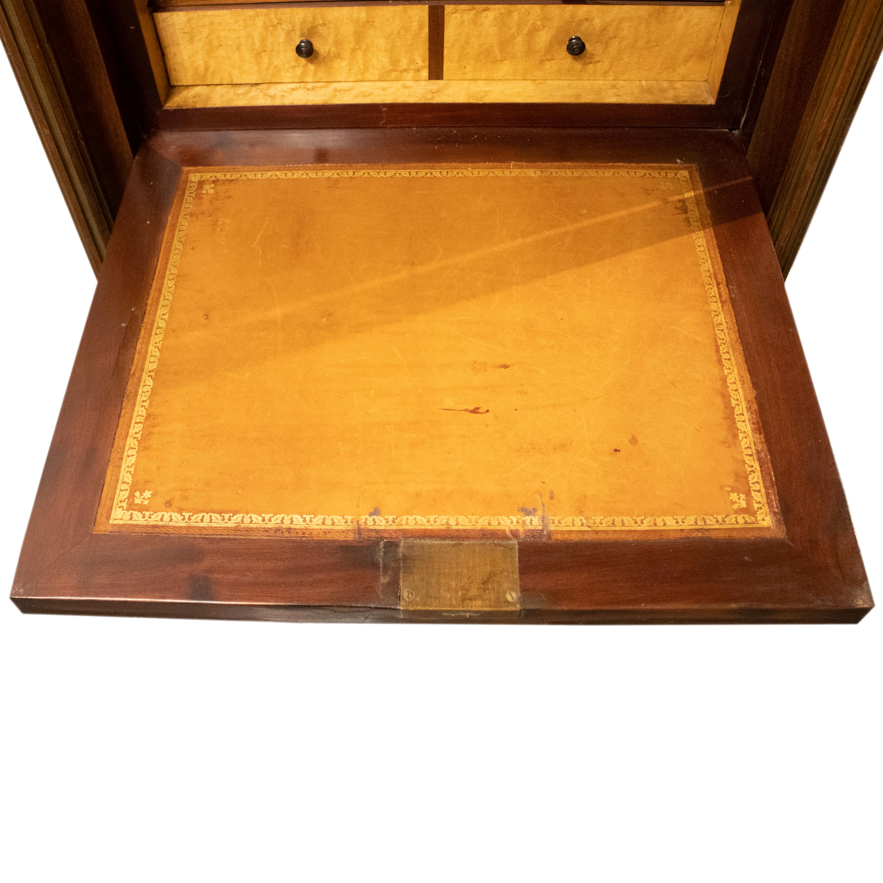 Secretaire Abattant in stile Luigi XVI a quattro cassetti. Francia, XIX secolo. in vendita 1