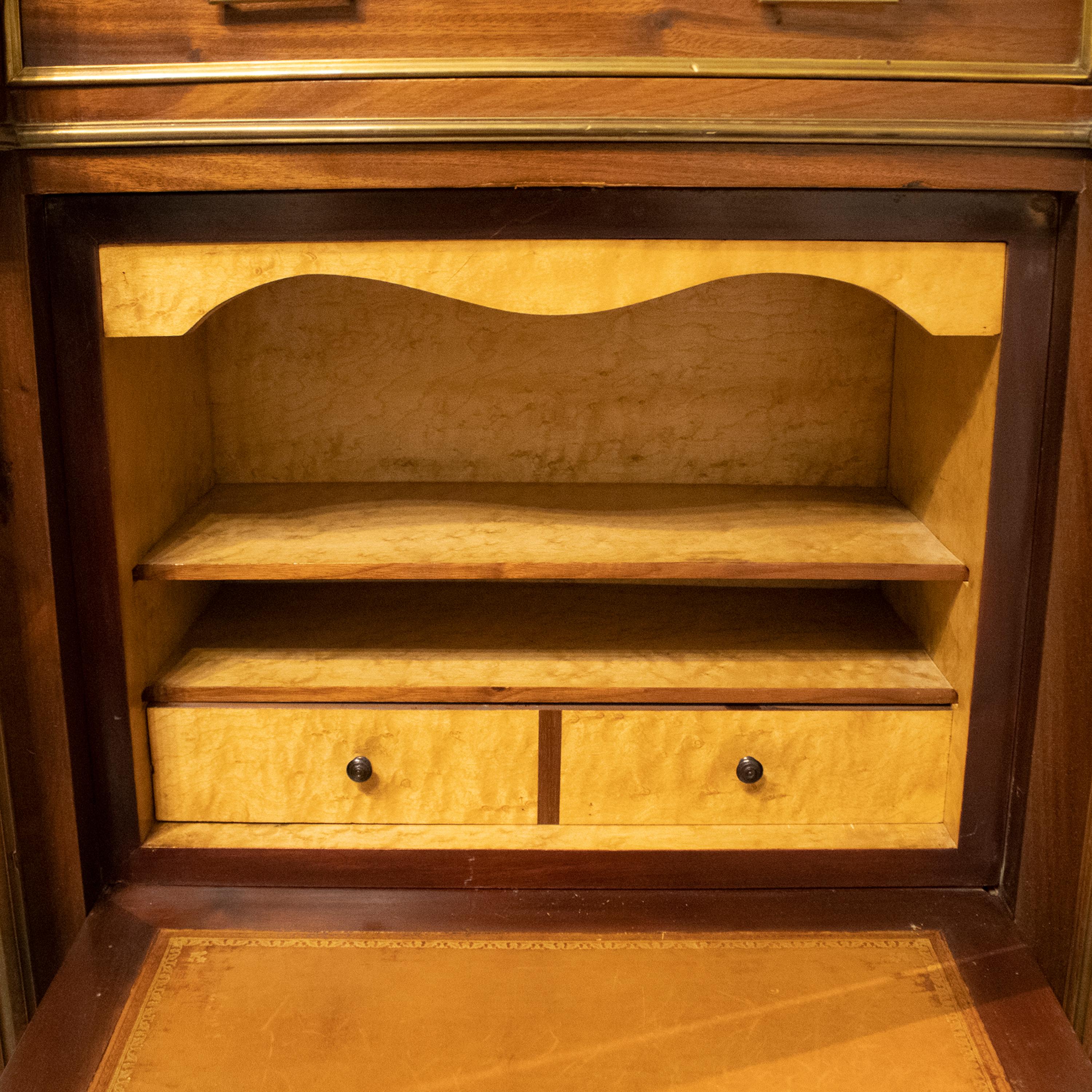 Secretaire Abattant in stile Luigi XVI a quattro cassetti. Francia, XIX secolo. in vendita 2