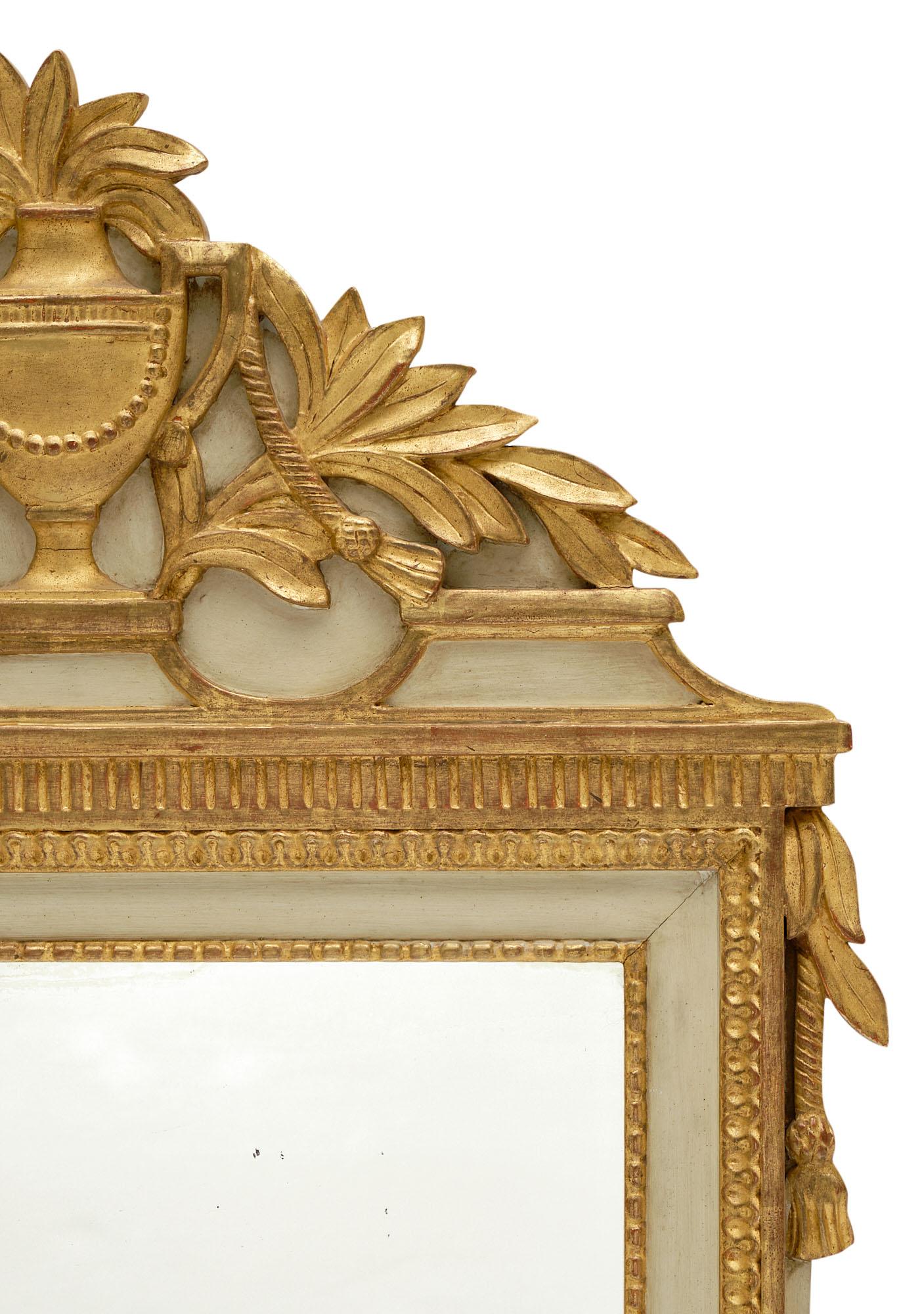 Français Miroir ancien français de style Louis XVI en vente