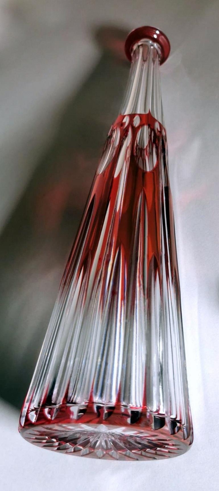 Französische Flasche im Stil Louis XVI. aus handgeschliffenem und rotem Kristall im Angebot 8