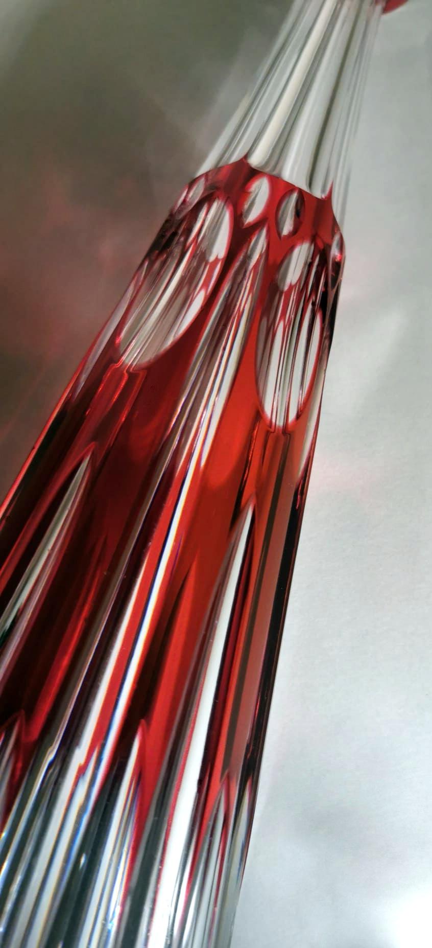Französische Flasche im Stil Louis XVI. aus handgeschliffenem und rotem Kristall im Angebot 9