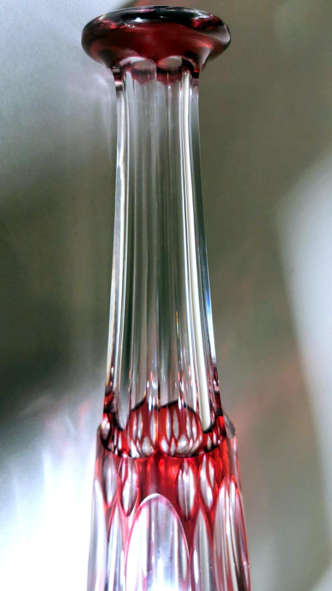 Französische Flasche im Stil Louis XVI. aus handgeschliffenem und rotem Kristall im Angebot 10