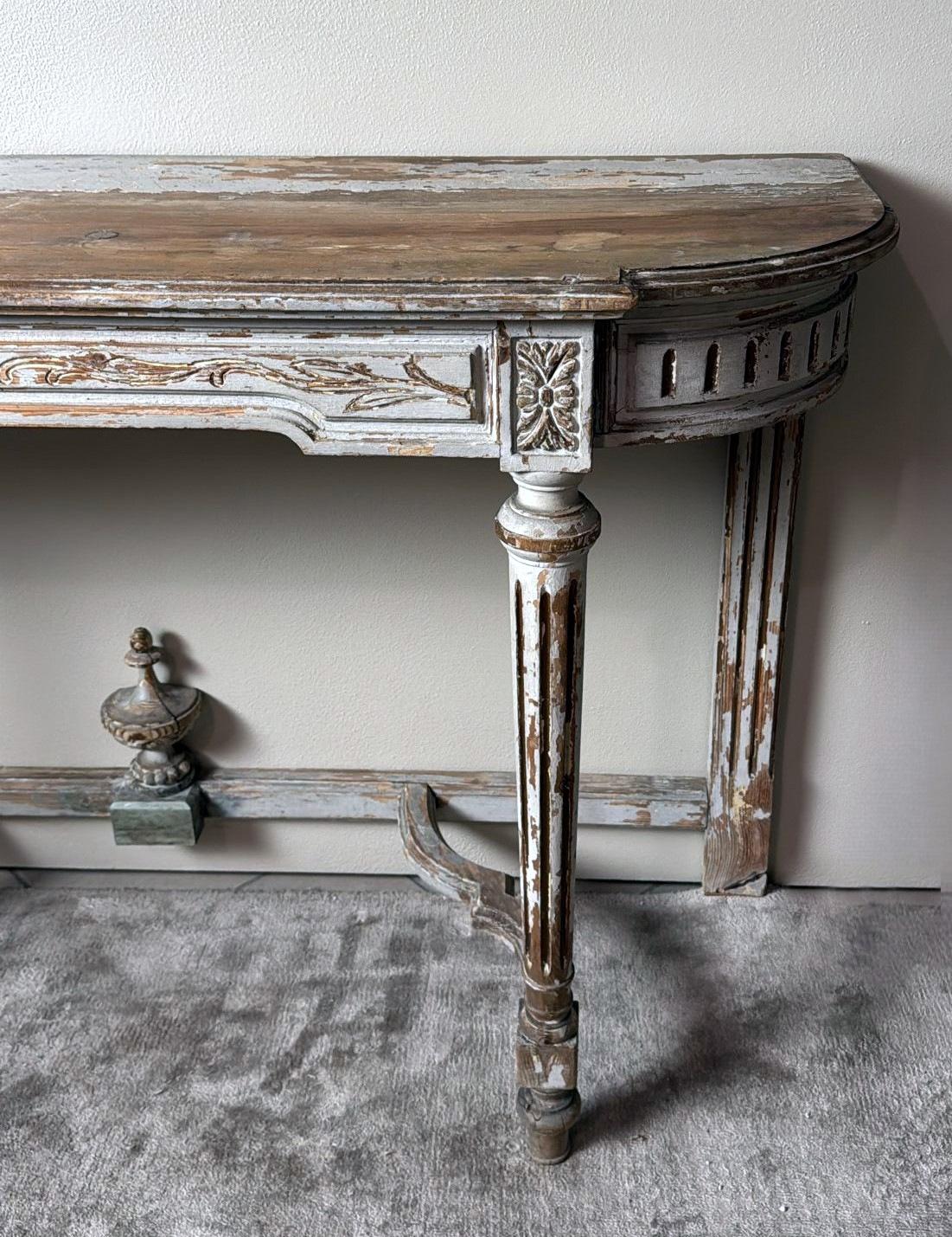 Louis XVI-Style French Console Table In White Lacquer For Sale 4